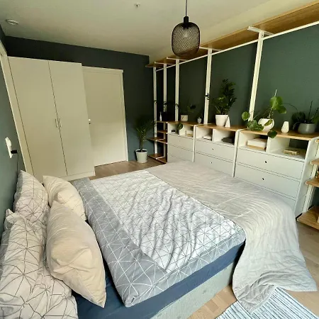 Central And Modern With Terrace